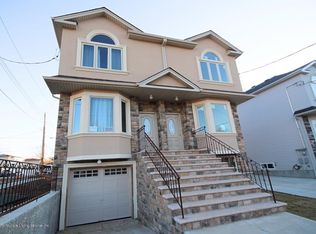 9 Lemon Drop Ct, Staten Island, NY 10309