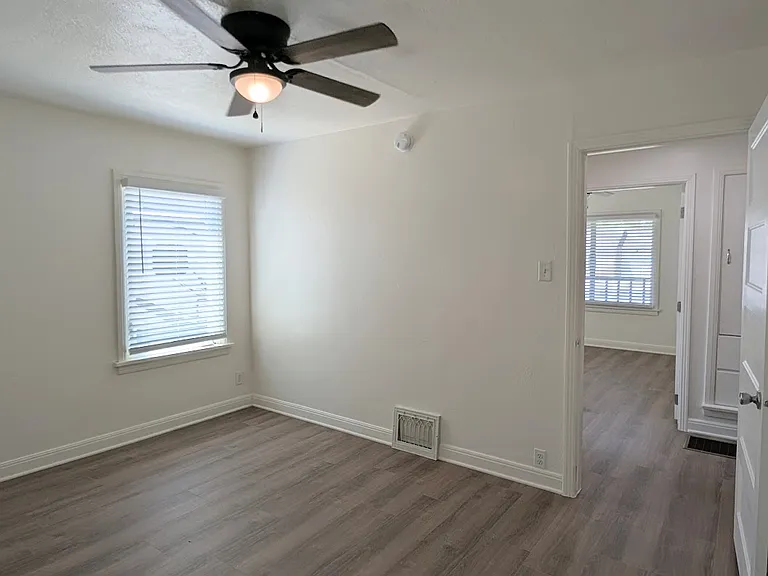 728 Locust St — Photo 15