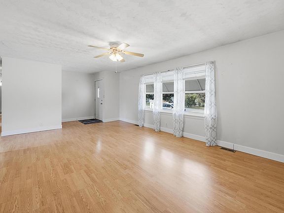 3rd image of 2414 Sunset Dr
