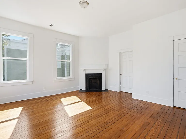 809 E Henry St — Photo 31