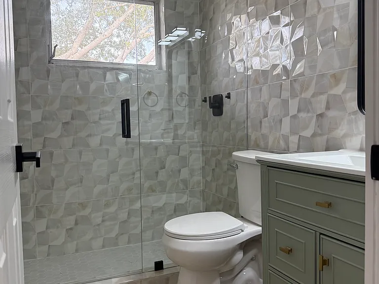 Second full bath/step in shower