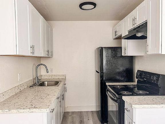 2nd image of 1050 43rd Ave #13