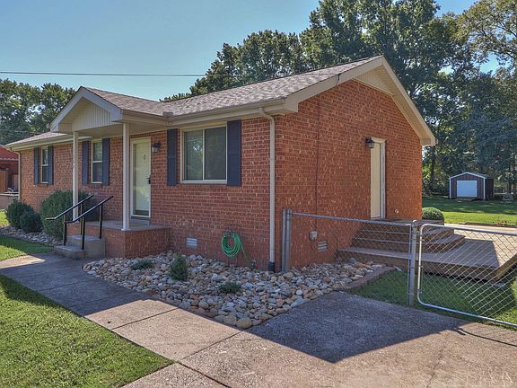 5th image of 1004 Ashwood Dr