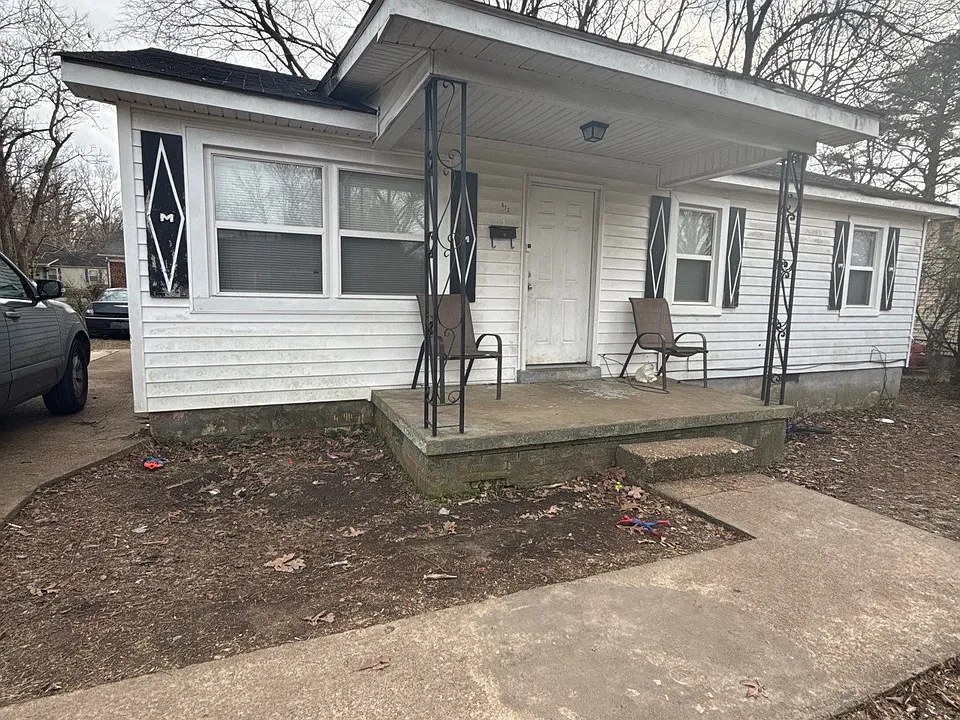 672 Coach St