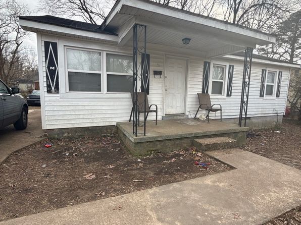 672 Coach St