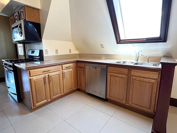 2nd image of 285 Quail St #3