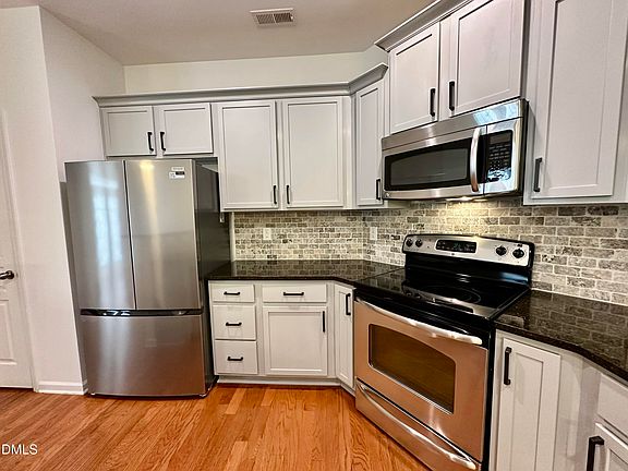 5th image of 513 Dragby Ln