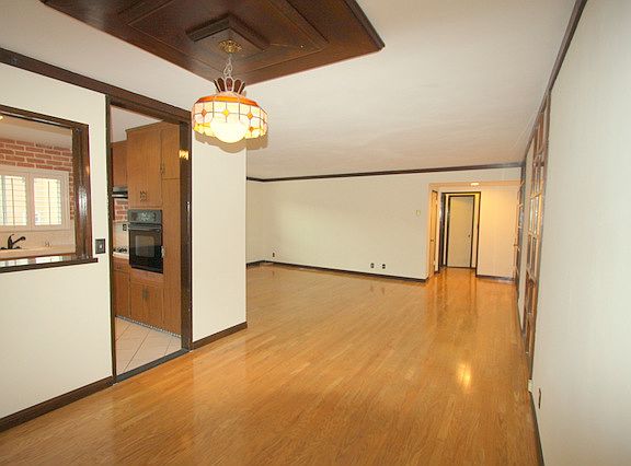 5th image of 645 Westmount Dr #A