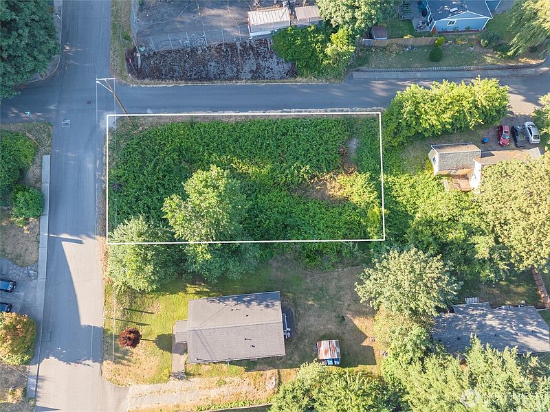 3rd image of 810 S 5th Avenue SW