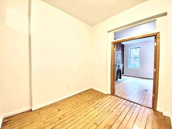 4th image of 213 E 5th St APT 6