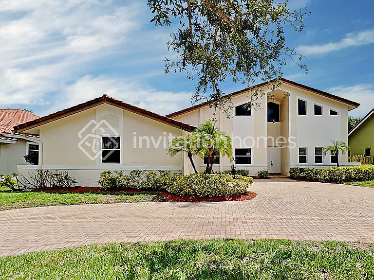 4433 NW 67th Ave — Photo 1