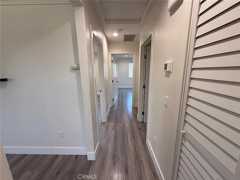 231 W 5th St — Photo 25