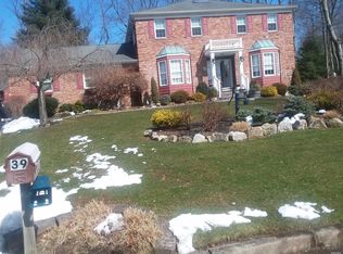 39 Wenwood Dr, Hauppauge, NY 11788