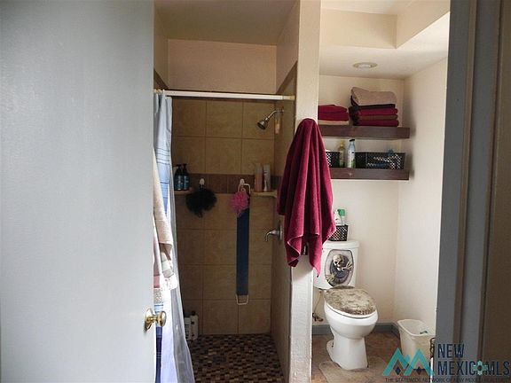 5th image of 946 E Ave E