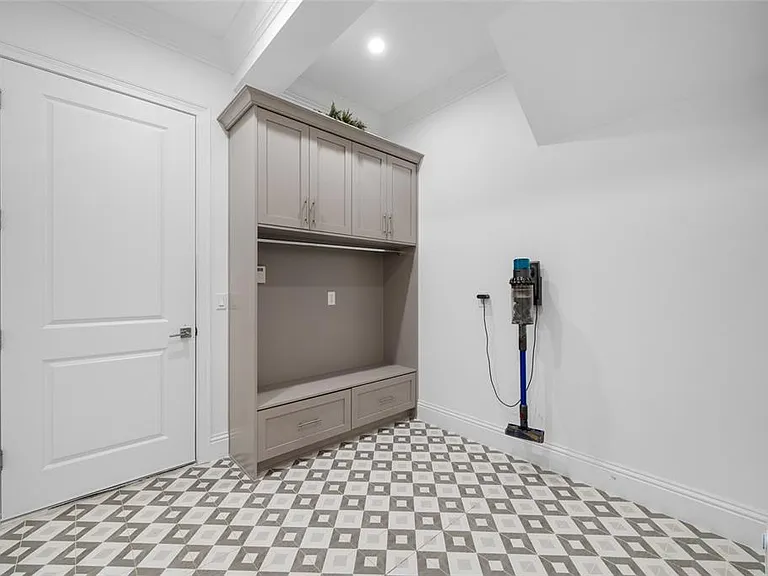 2623 S Parkview St — Photo 12