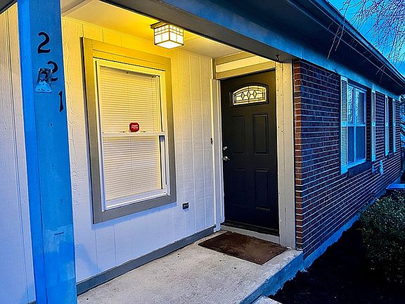 4th image of 221 Ashwood Dr