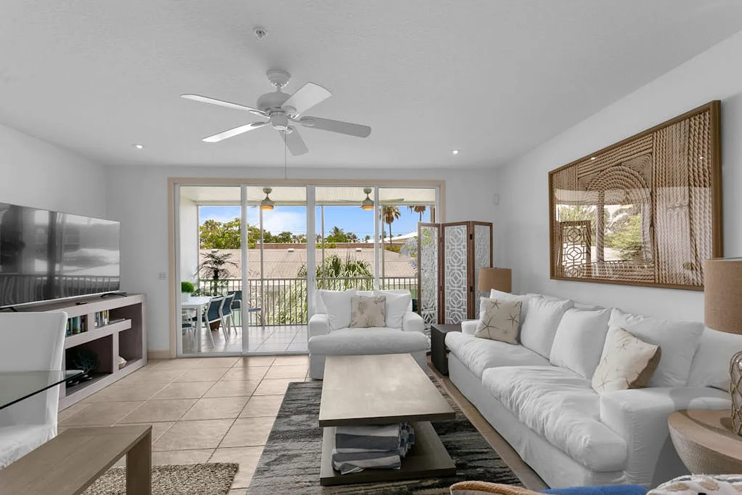 3 bed, 2.0 bath, 1679 sqft, $5,886 — Photo 3