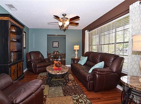 5th image of 3208 Greenbriar Ln
