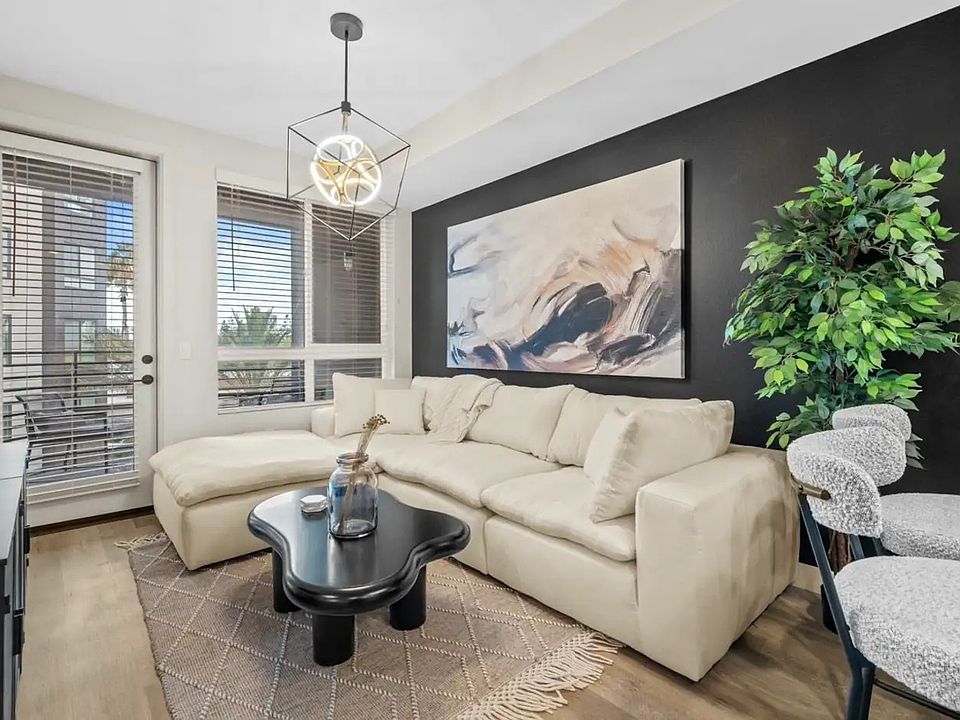 1st image of 652 W Sunflower Ave #322