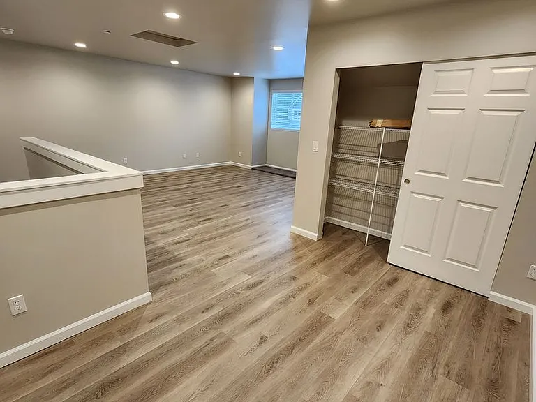 14916 Canyon Rd E — Photo 23