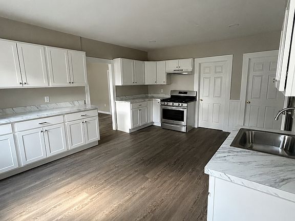 3rd image of 63 George St #2
