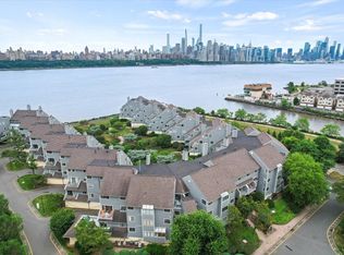 4D Cove Ln N #4D, North Bergen, NJ 07047
