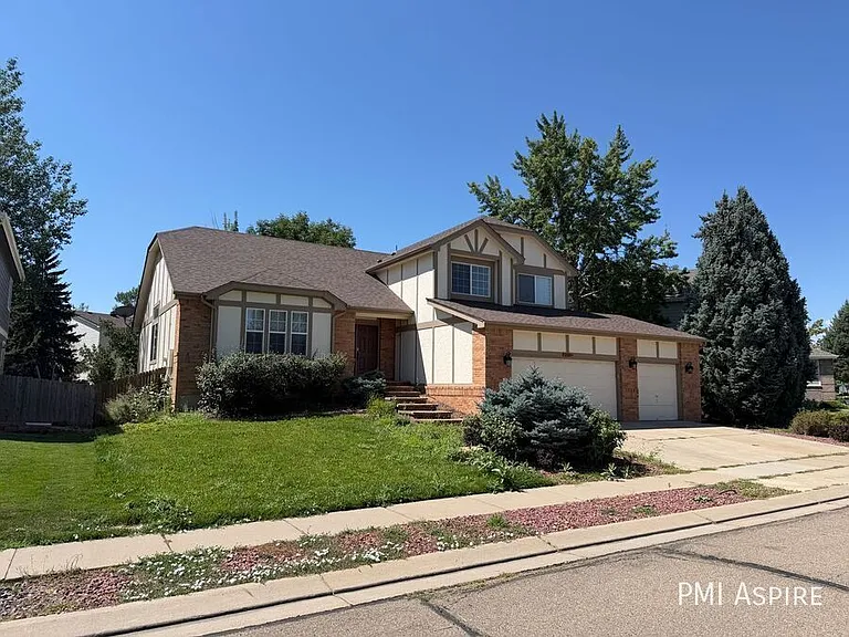 1424 Wildrose Dr — Photo 1