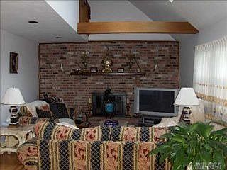 2nd image of 96 Argonne Rd E