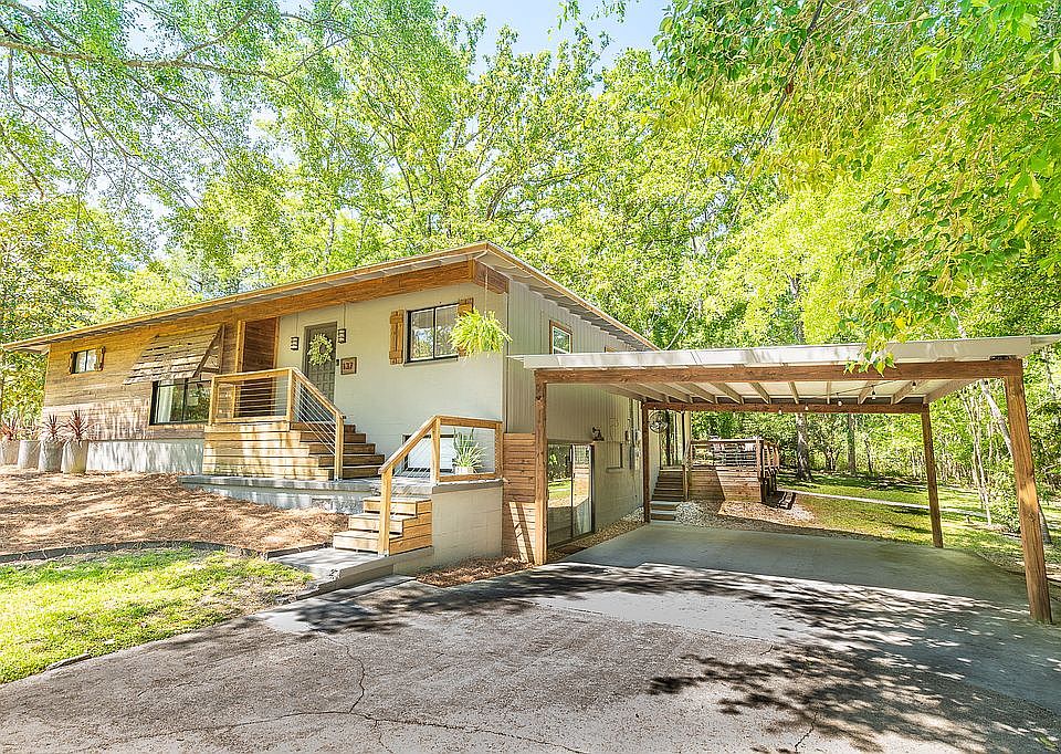 1st image of 137 Pinehills Dr