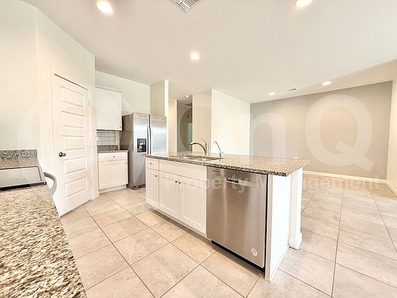 4th image of 3246 W Sable Ave