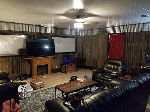 3rd image of 1504 Skyline Dr