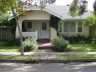 1202 W Elm St photo 1