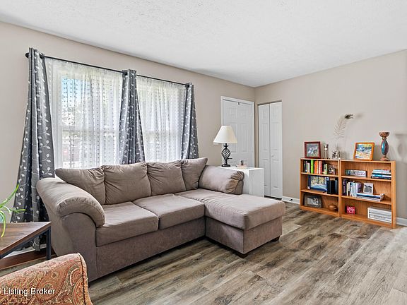 5th image of 945 Guist Creek Dr