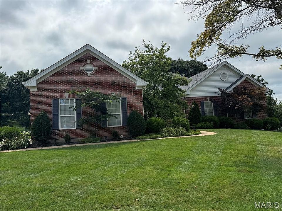 2nd image of 718 Thorntree Ln
