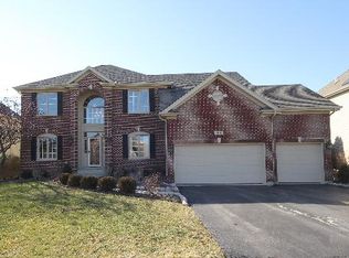 2407 Fox Boro Ln, Naperville, IL