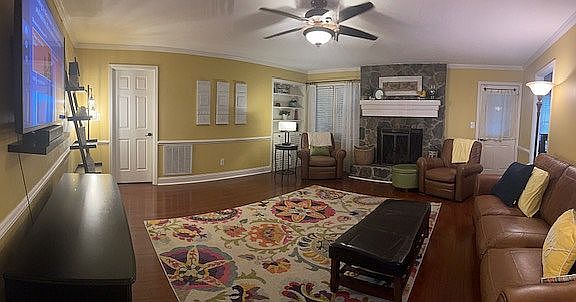 3rd image of 239 Thimblemill Dr