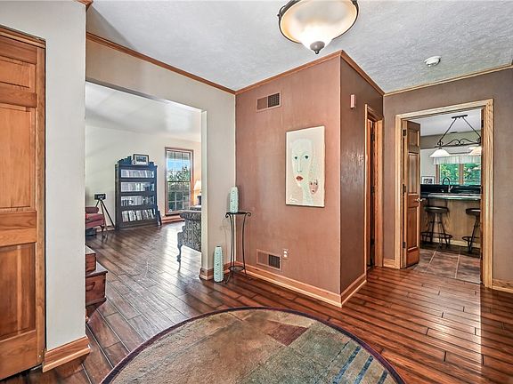 4th image of 1091 Foxwood Dr