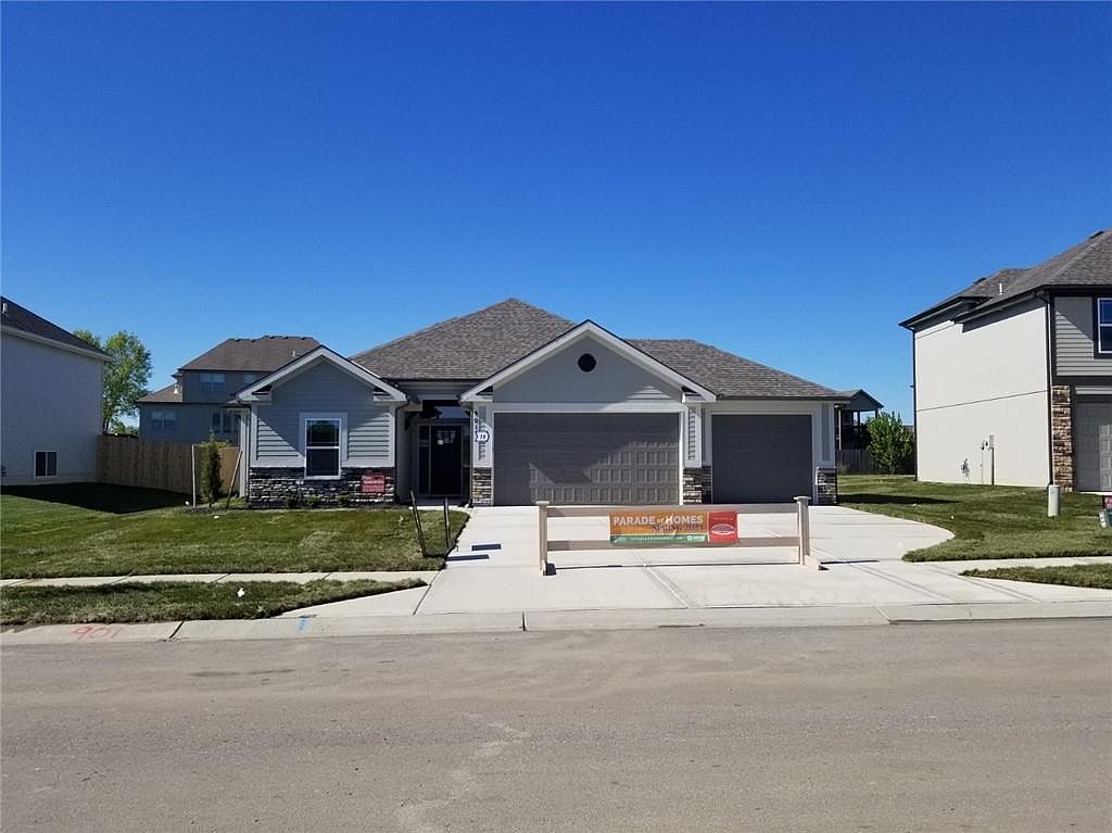 12720 NW Bittersweet Dr, Platte City, MO 64079 | MLS #2495512 | Zillow