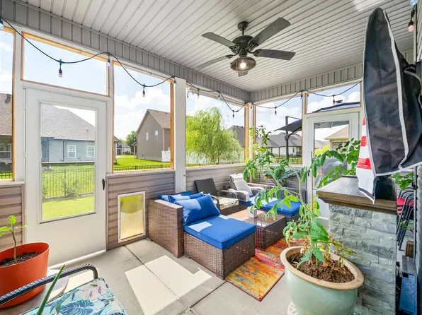 525 Bowden Dr, Clarksville, TN 37043