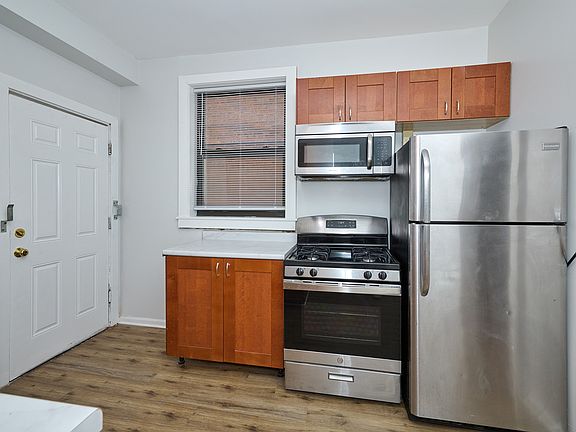 3rd image of 5461 S Everett Ave