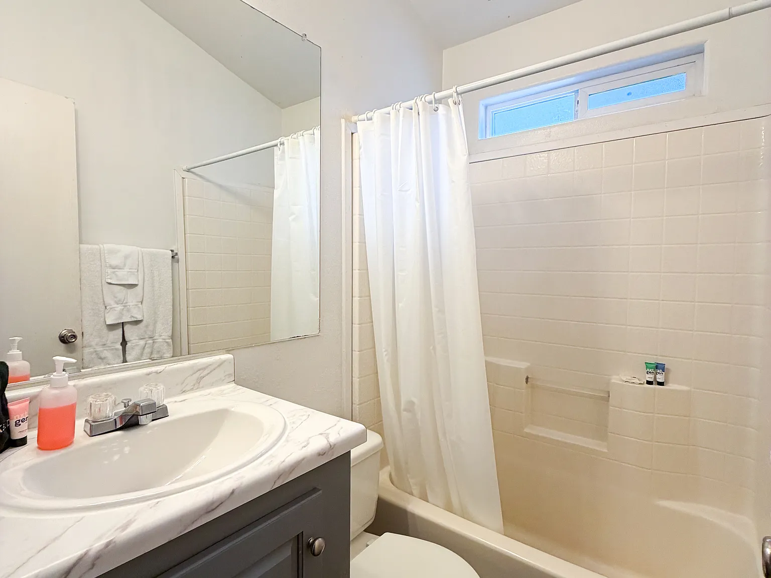 1 bed, 300 sqft, $1,200 — Photo 3