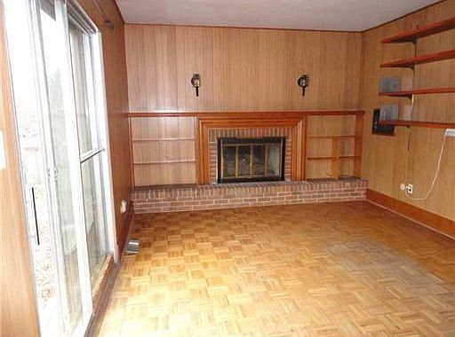 5th image of 2414 Grant Dr