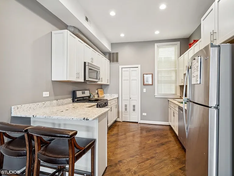 1156 W Grand Ave #301 — Photo 5