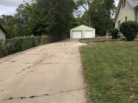 3rd image of 7510 Lyon Ave