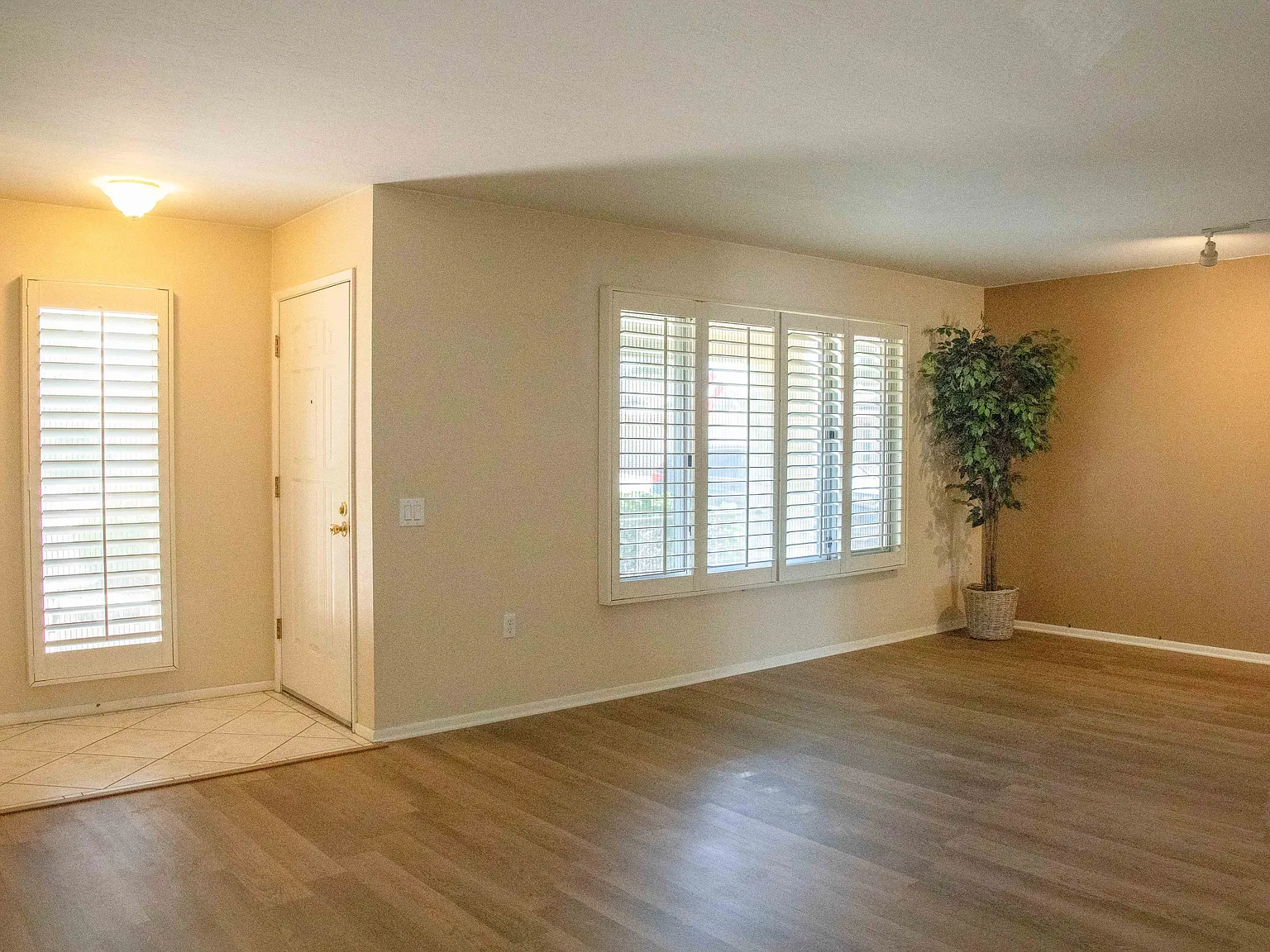 2 bed, 1997 sqft, $2,100 — Photo 3
