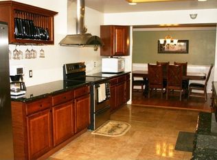 28381 Wildwood Trl, Farmington Hills, MI 48336
