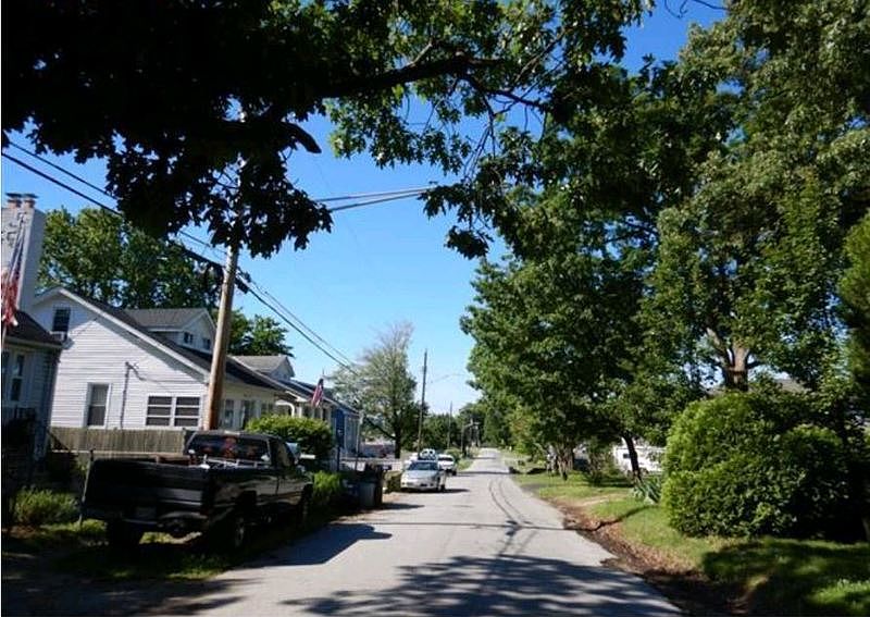 2nd image of 4102B Oak Rd