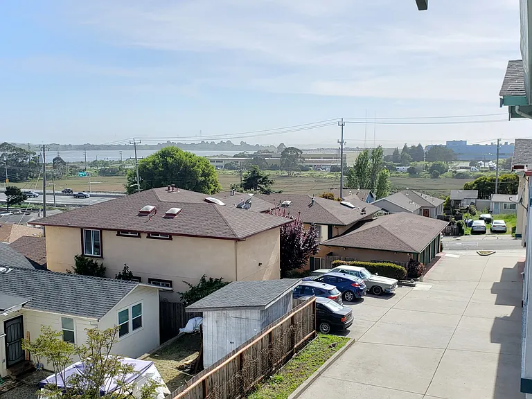 Sunset Vista Apartments — Photo 1