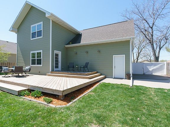 2nd image of 630 Lakeshore Dr