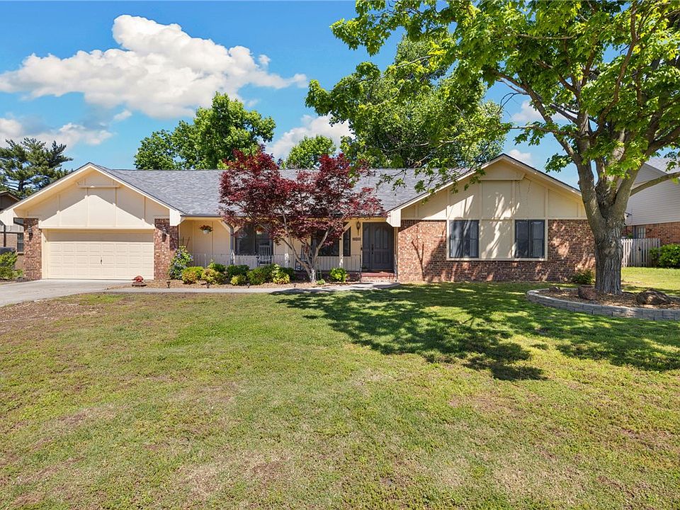 1st image of 701 S Chateau Dr